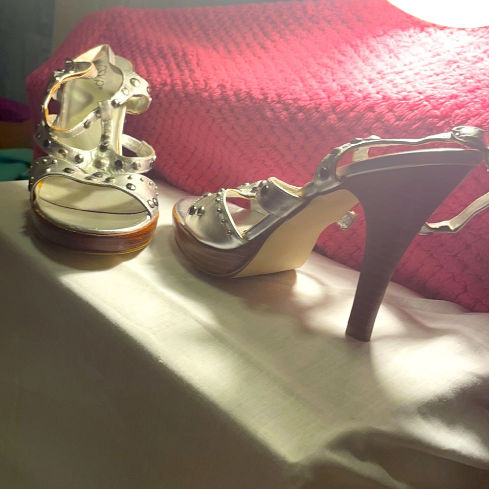 NEW Silver strappy studded platform sandals